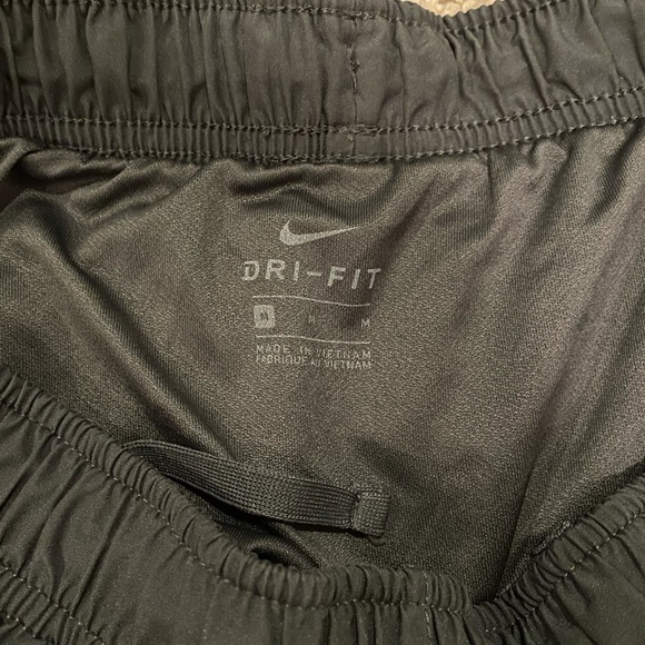 Nike Dry Fit Shorts - Picture 3 of 4
